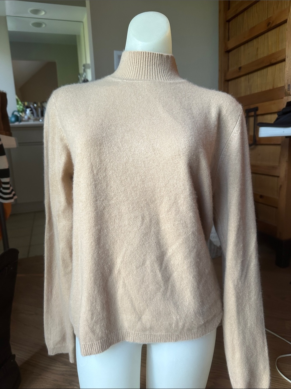 Women’s Mock Neck Cashmere Sweater in Beige Vintage Lord & Taylor size m